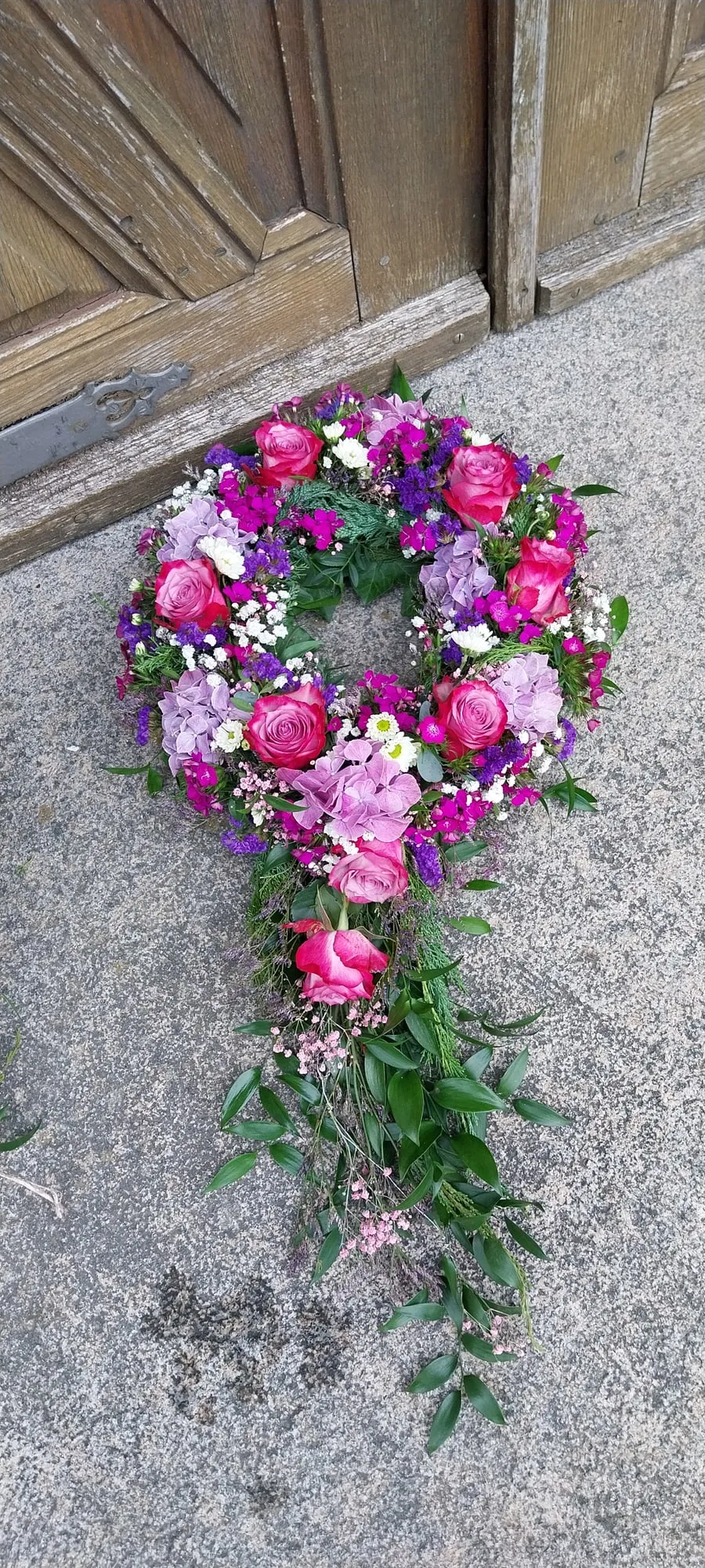 Herz in Pink und Violett mit Wiesenblumen